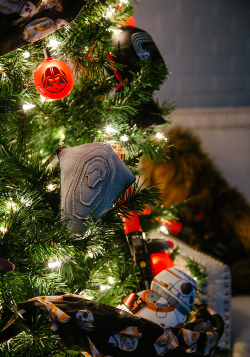 Star Wars Holiday Yoda Decorates Christmas Tree Sweatshirt