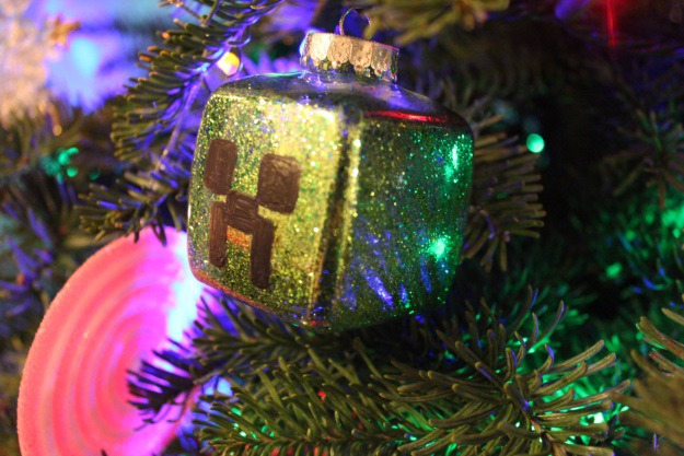 DIY Minecraft Creeper Ornament