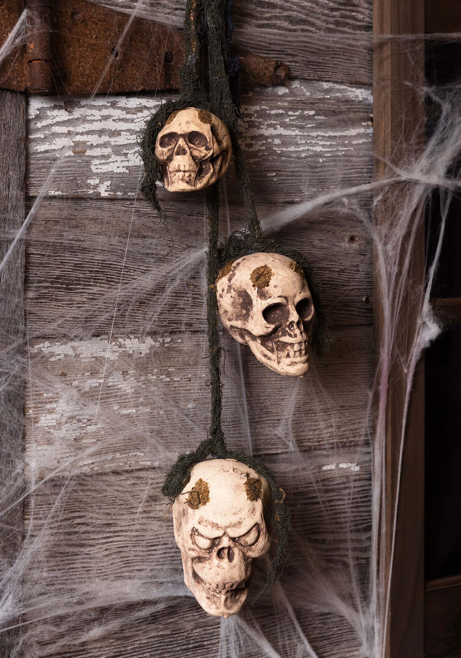 Rotten Hanging Skulls Decoration