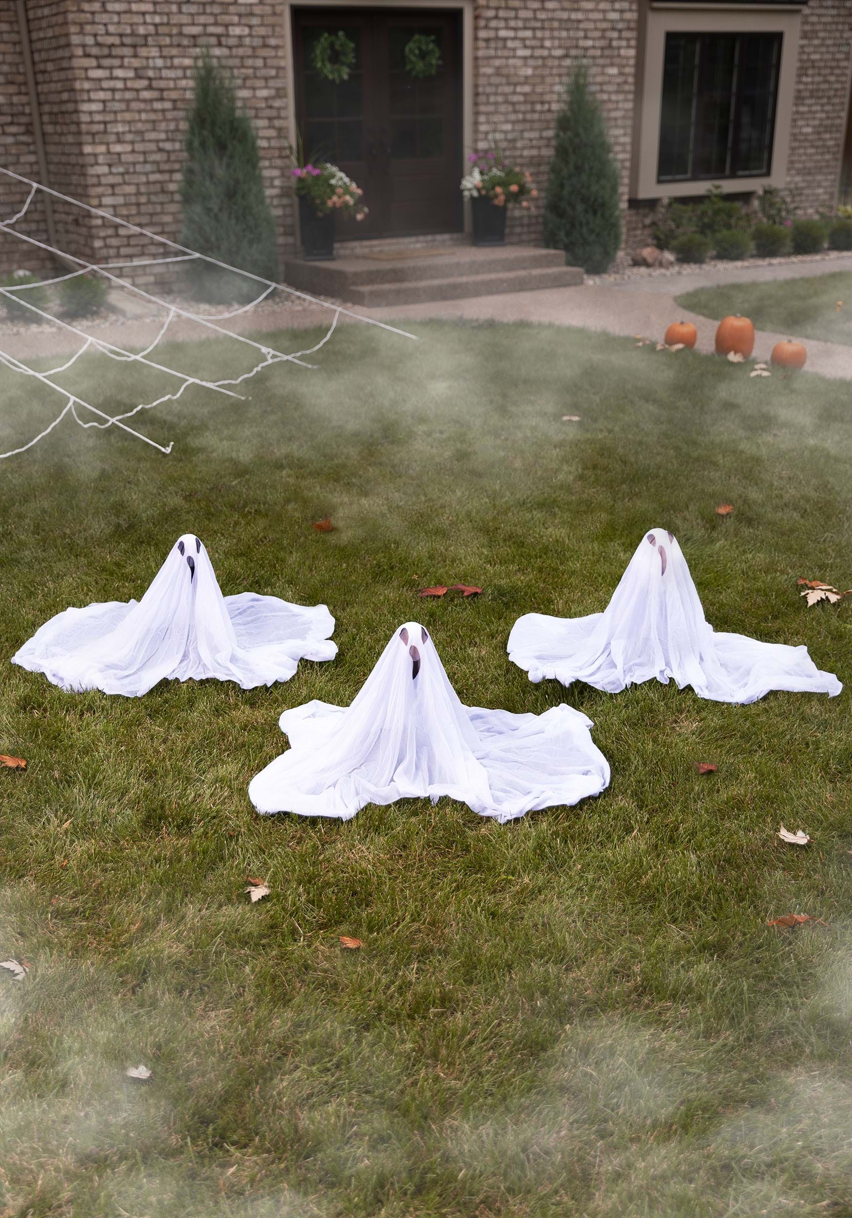 Tres Ghostly Lawn Decor