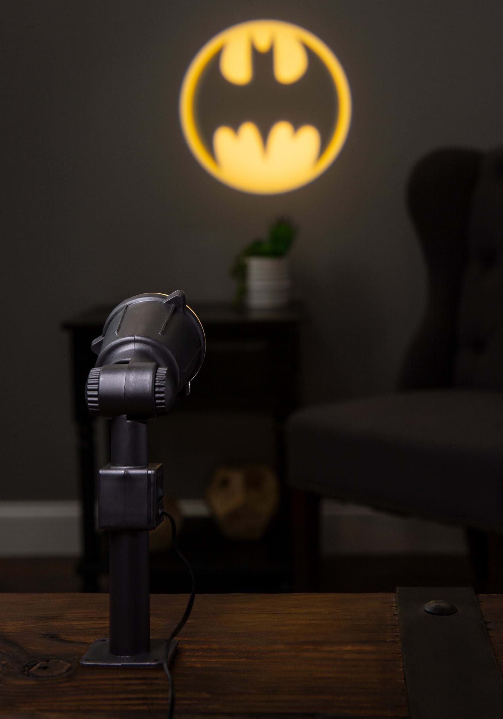 Batman Bat Signal Sign Logo Projection Light Lamp 4.6x4.1 Gold Idea Nuova  New