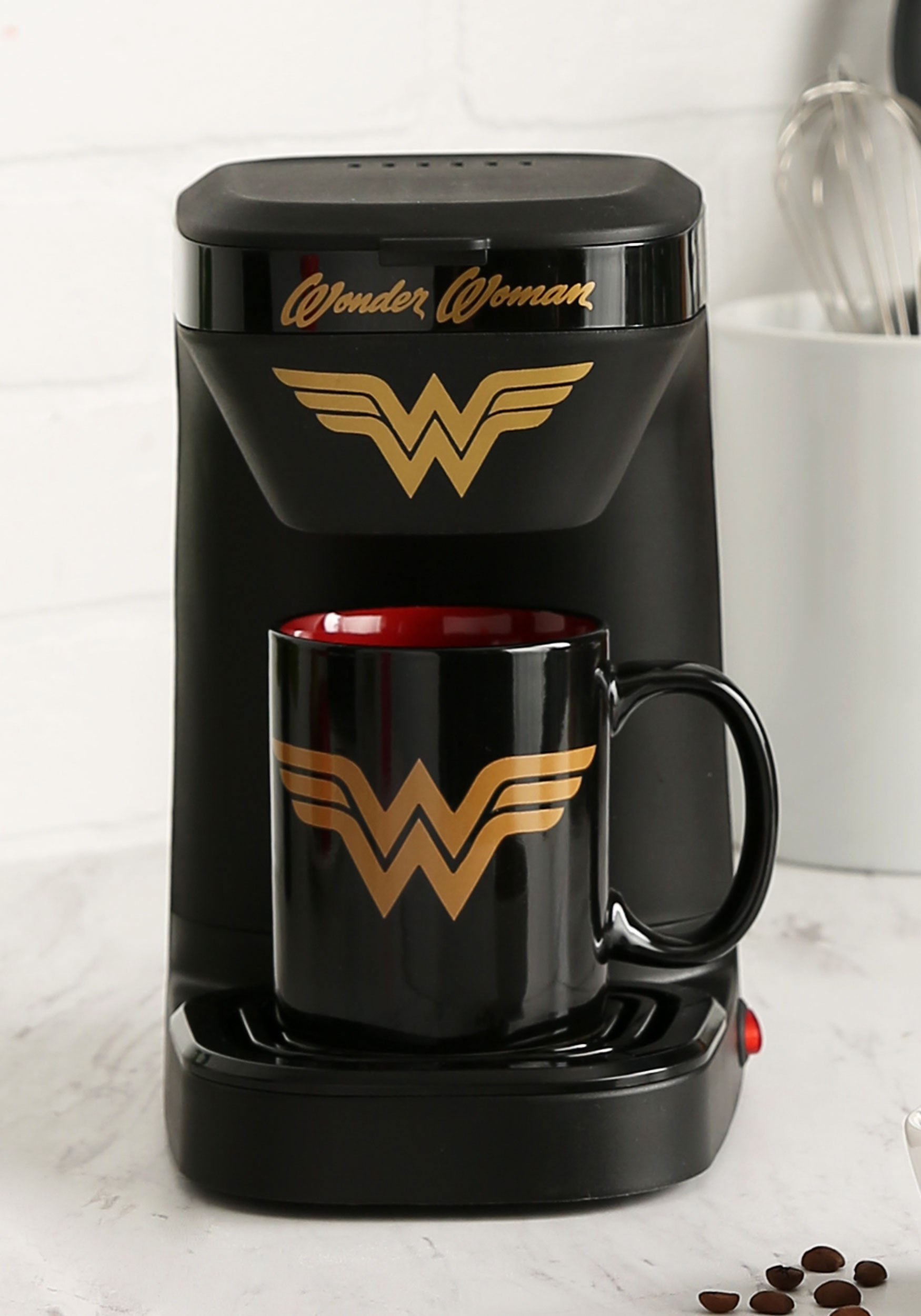 DC Wonder Woman 1-Cup Coffee Maker with Mug Kitchen Electric Appliance Black New 