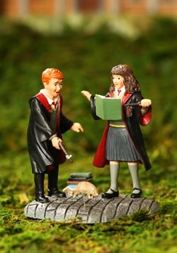 Wingardium Leviosa! Harry Potter Village Figurine1