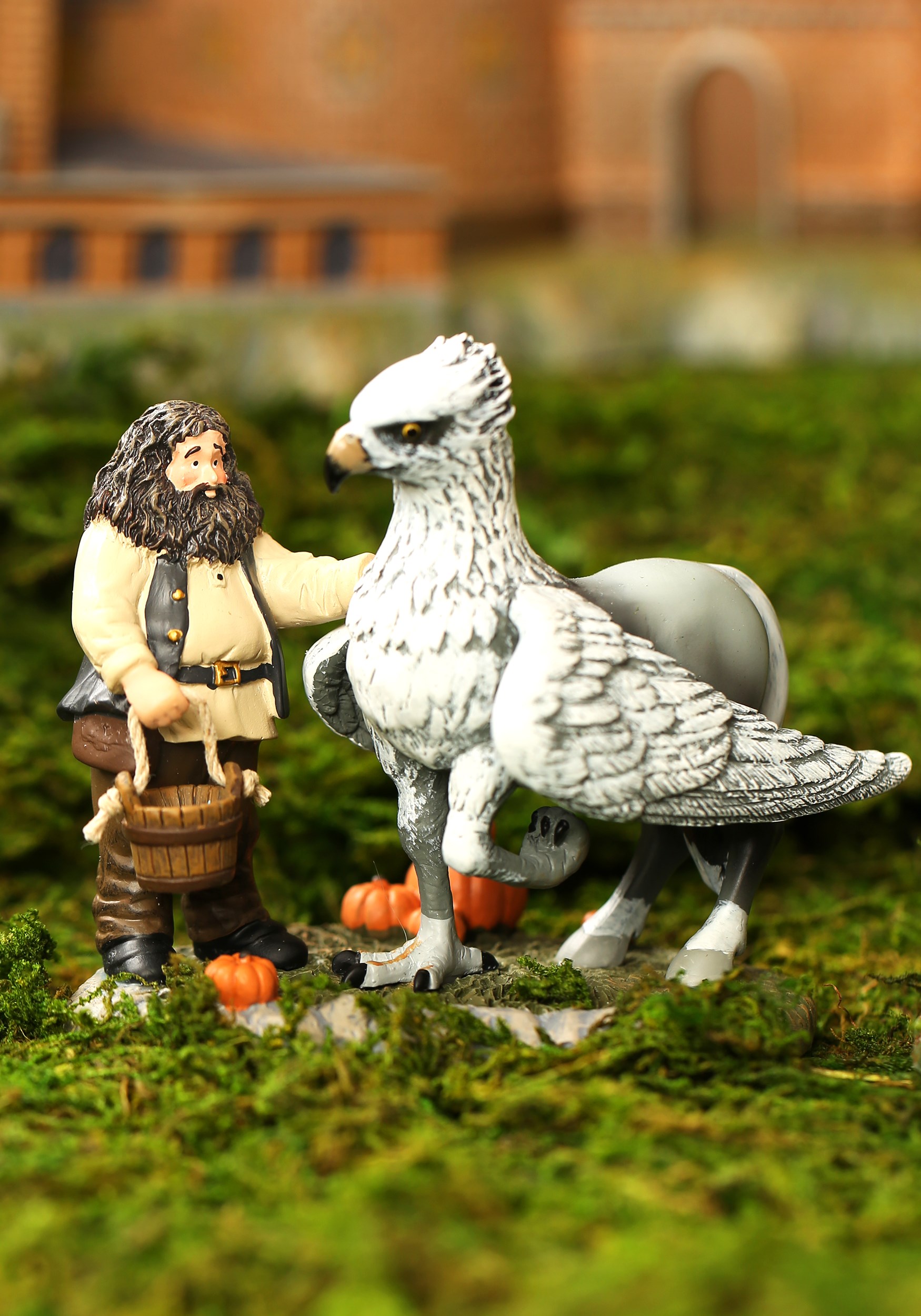 Harry Potter Village Figurine A Proud Hippogriff, Indeed