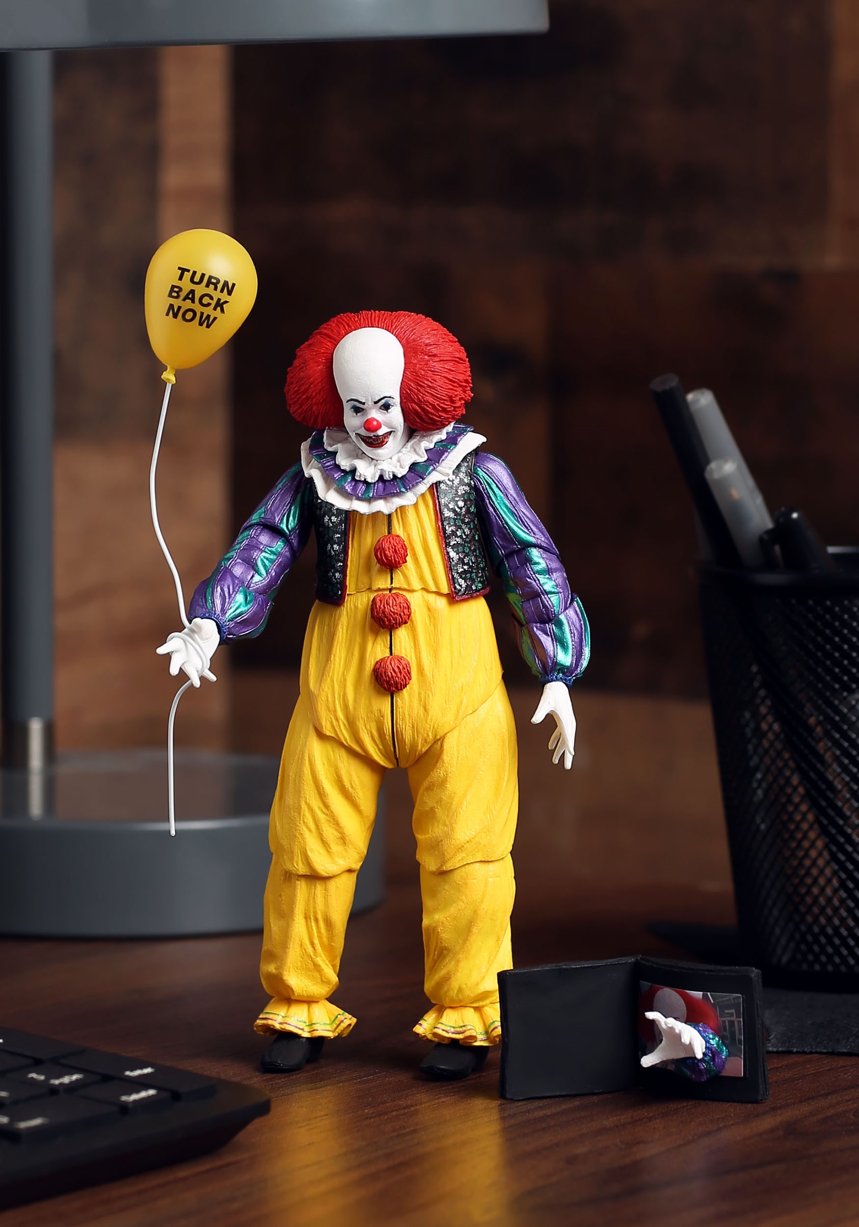NECA IT 1990 Ultimate 7" Scale Pennywise Version 2 