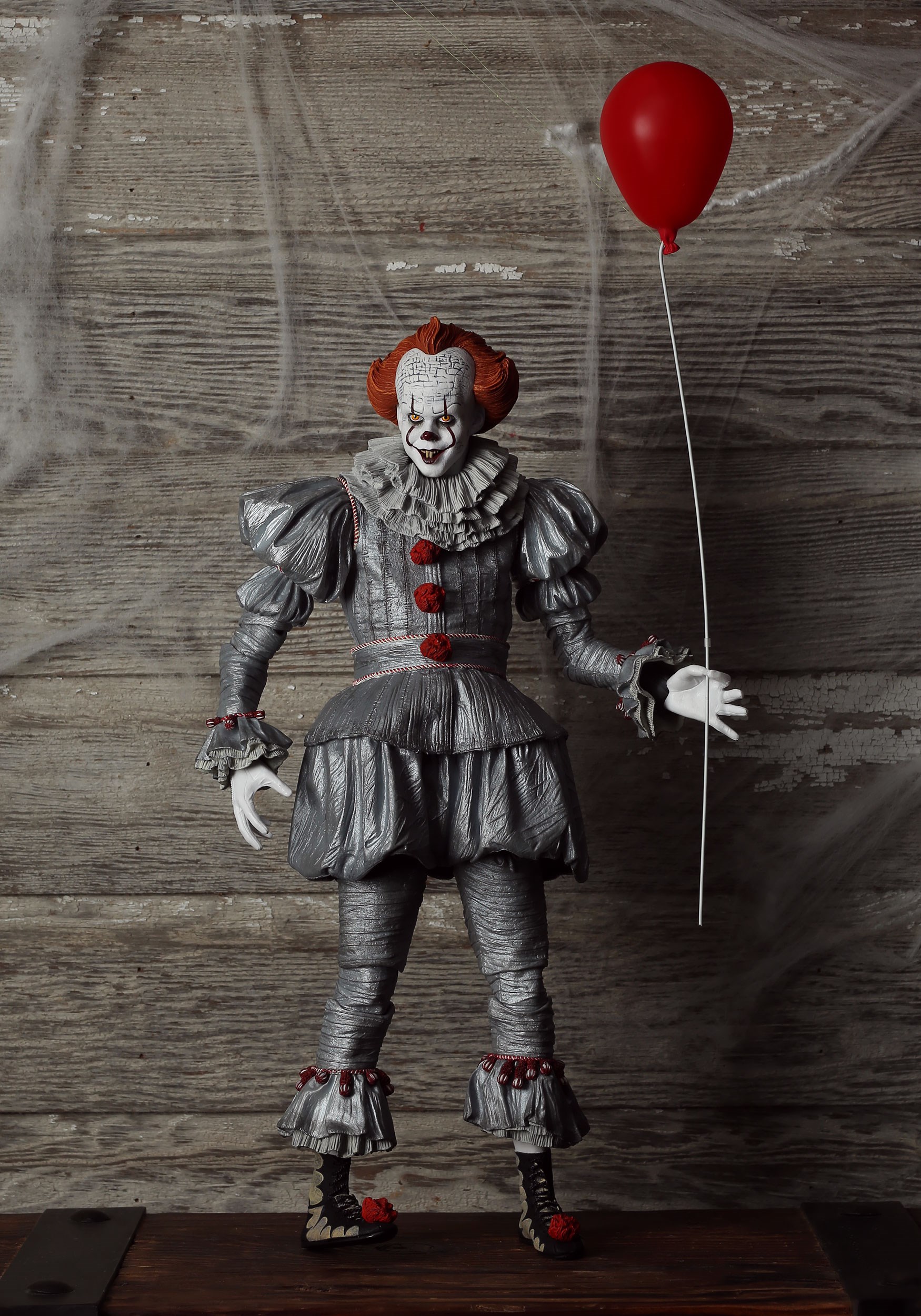 It 14 Scale Pennywise Action Figure