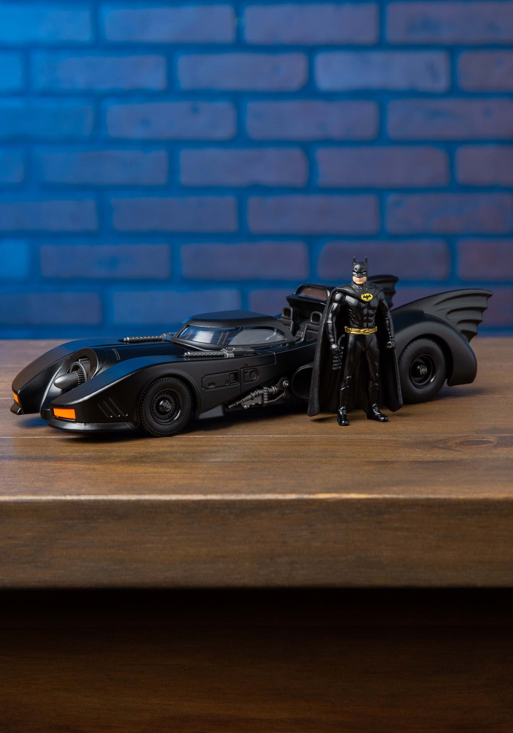 1989 Batmobile Batman 1:24 Scale Model with Figure