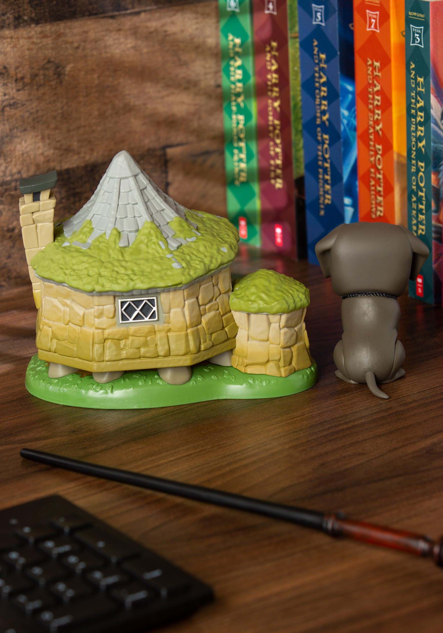 Funko Pop! Town Harry Potter Hagrid's Hut & Fang Figure #08 - US