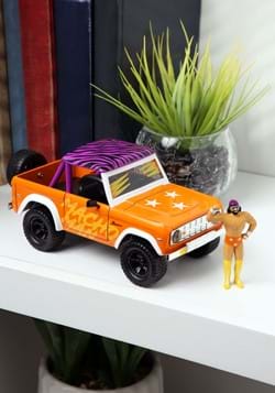 1 24 Hollywood Rides WWE 73 Ford Bronco with Macho Man-0