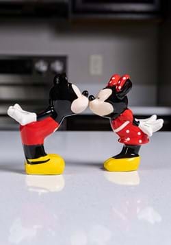 Kissing Mickey Minnie Salt Pepper Shakers