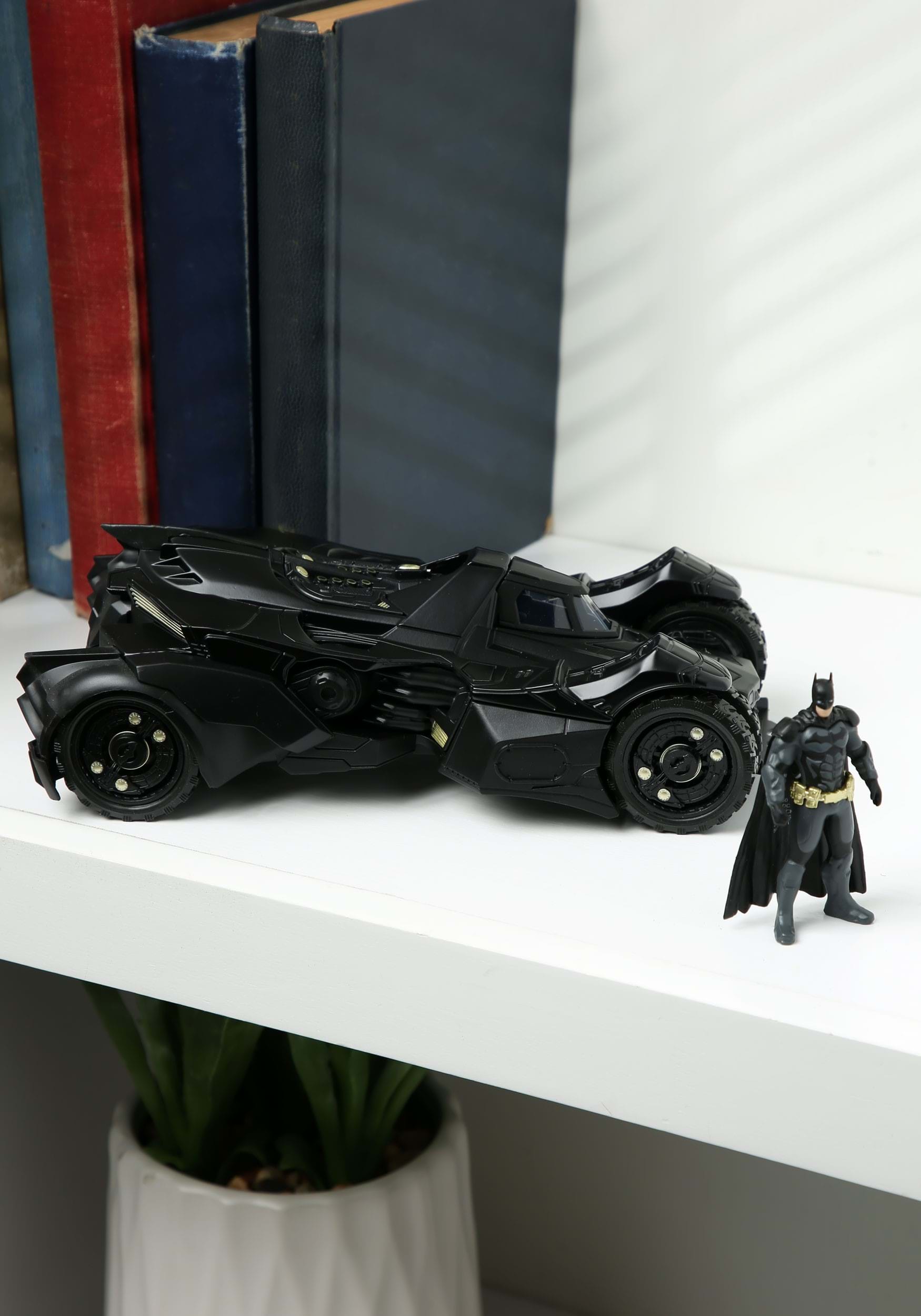 JADA TOYS 1/24 - BATMOBILE Batman Arkham Knight - Avec Figurine - 2015