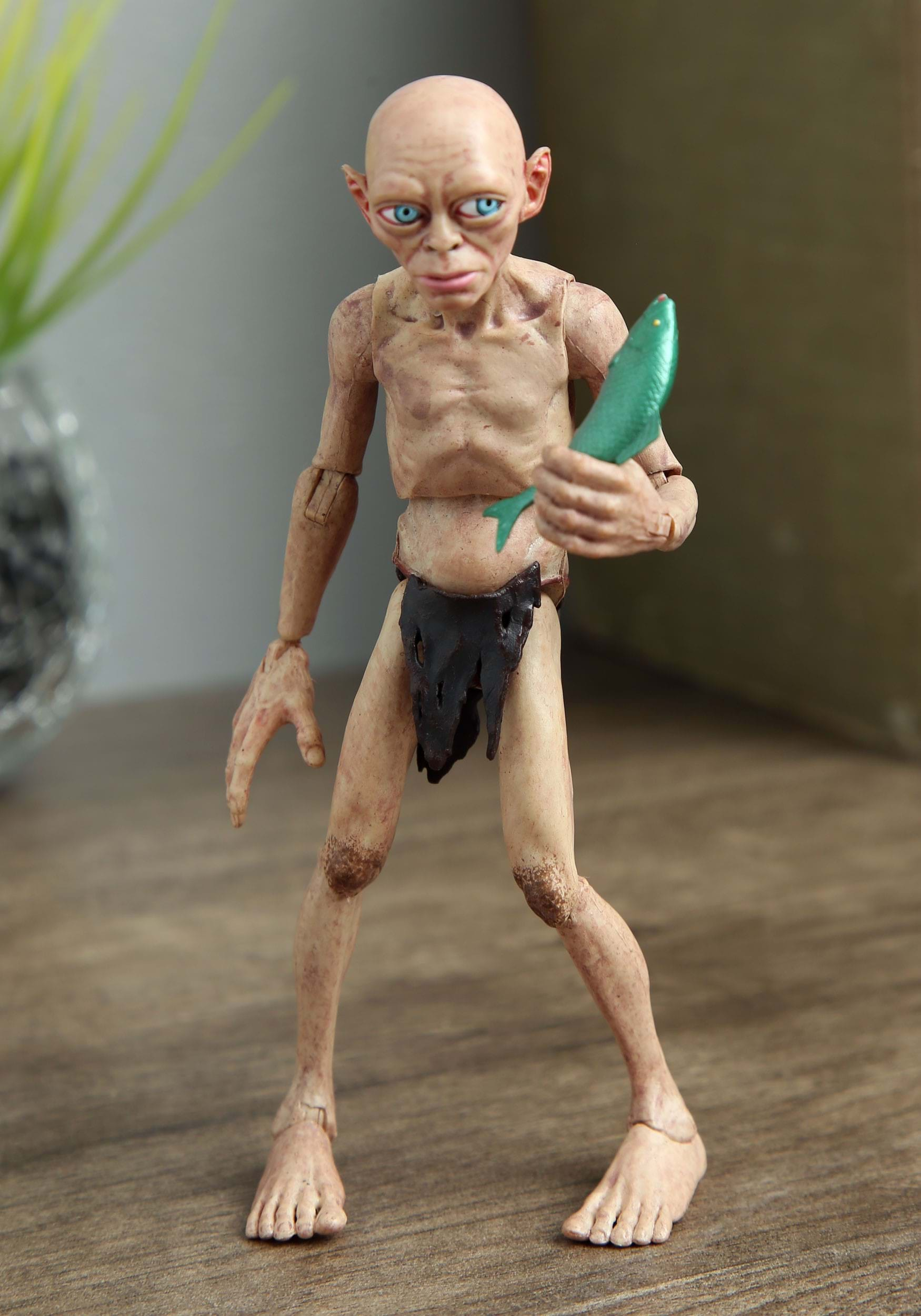 The Lord of the Rings Gollum Deluxe Figure