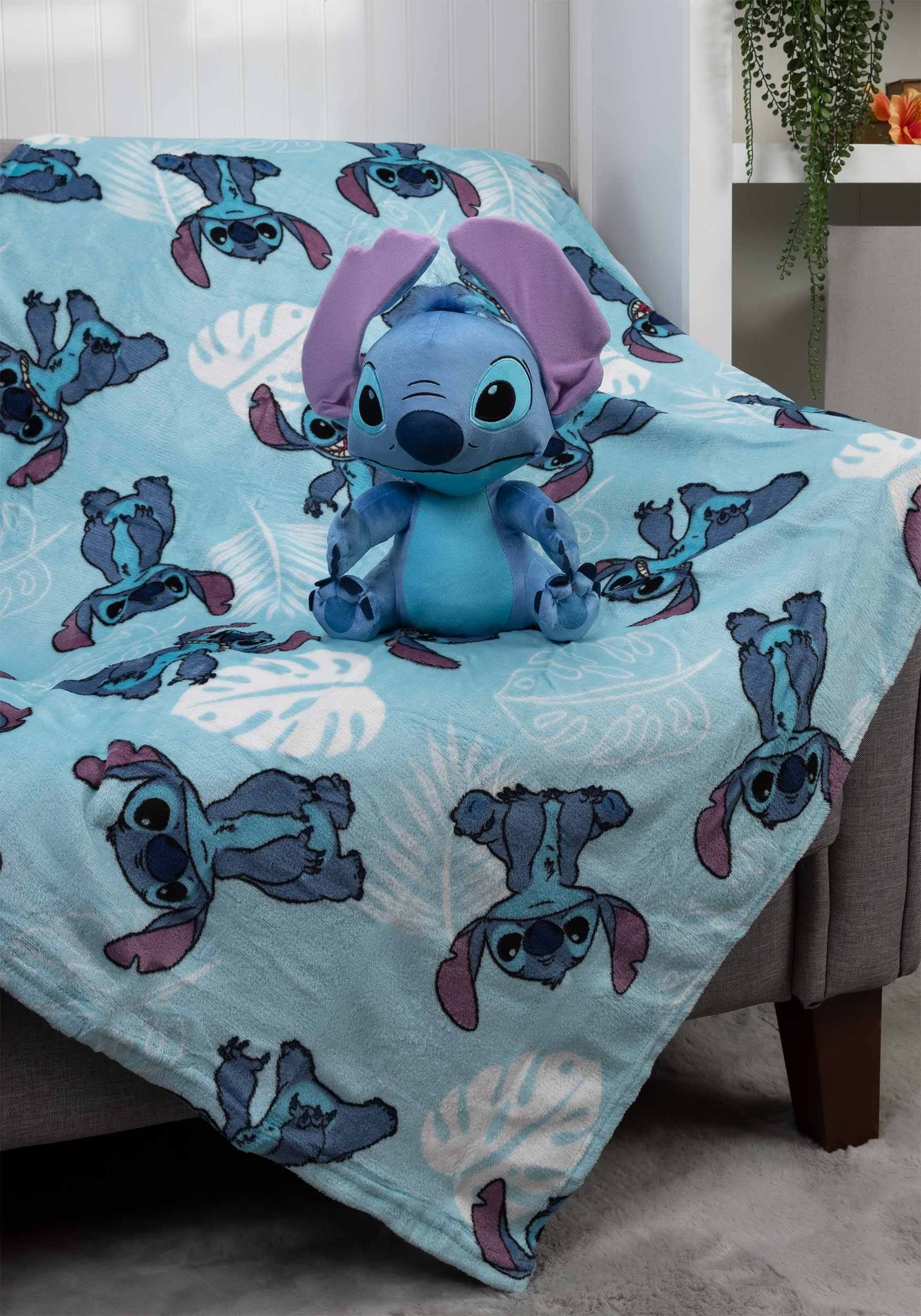 Disney - Stitch Holiday Toss - Character Winter Holiday IV Collection