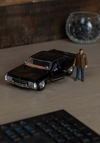 1:24 '67 Chevy Impala w/ Supernatural Dean