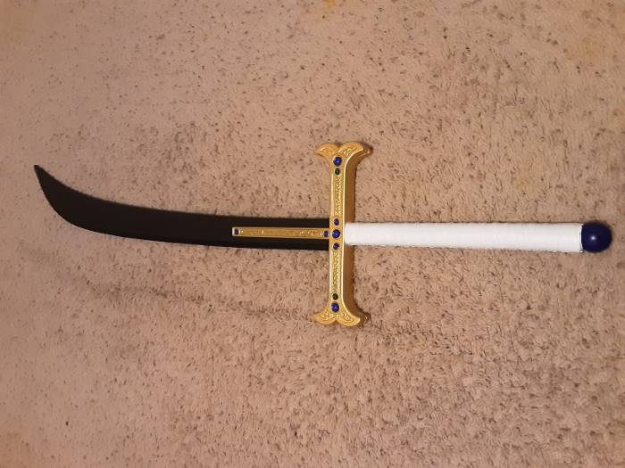 One Piece - Dracule Mihawk's Yoru Sword and Koganata Knife